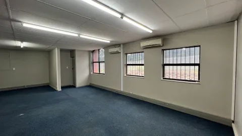 15-21 Olympia Ave, Eastborough Business Park - Unit 17 -  (12) -271m²